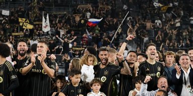 "Я офігів": український захисник "Лос-Анджелеса" обурився через прапор РФ на матчі (відео)