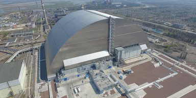 Пєсков заперечив причетність РФ до атаки на ЧАЕС: в ЦПД назвали його "звичайним дурнем"