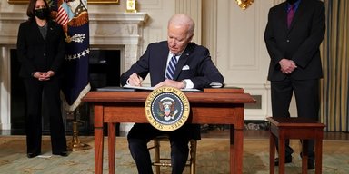 Байден подписал оборонный бюджет на 2024: Украине выделено $300 млн