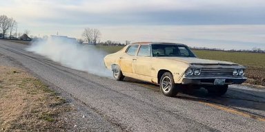 Американська якість: недорогий Chevrolet 60-х поїхав після 22 років простою (відео)
