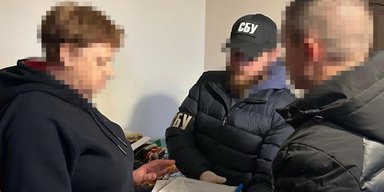 Допомагала депортувати дітей: СБУ на кордоні затримала ексчиновницю із Херсона