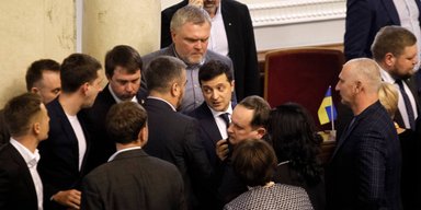 Пойти ко дну. Как роспуск Рады добьет политика Зеленского
