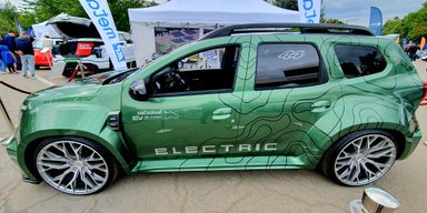 Яскравий дизайн і запас ходу 350 км: представлено перший електричний Duster (фото)