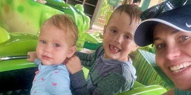 Женщина искала под домом брошенных котят, а потом узнала неожиданную правду (фото)