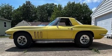 Культовий американський спорткар завівся після кількох десятиліть простою в гаражі (фото)