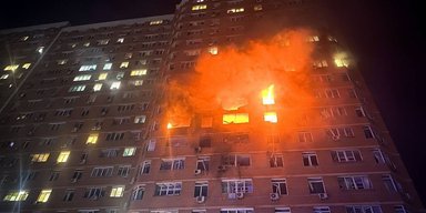 Россияне "Шахедом" ударили по многоэтажке Одессы: возник пожар, есть погибшие (видео)
