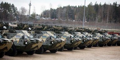 Почти сотня БТР: правительство Болгарии одобрило поставку военной техники Украине