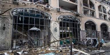 Дипустанови низки країн постраждали внаслідок ранкової атаки РФ на Київ, — МЗС (фото, відео)