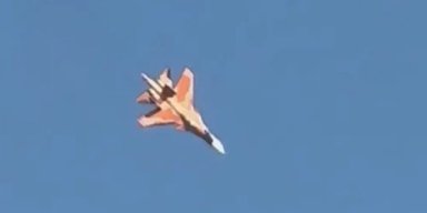 Над Новосибирском пролетел Су-34 в редком "пустынном" камуфляже: в чем суть решения (видео)