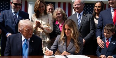 "Ви послужите всьому людству": став відомий зміст листа Меланії Трамп до Путіна