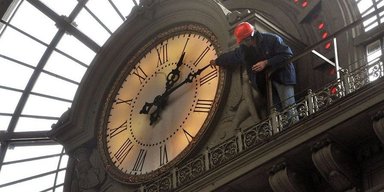 Переход на летнее время: в какой стране перевели стрелки первыми и причем тут Рузвельт со 100 долларов