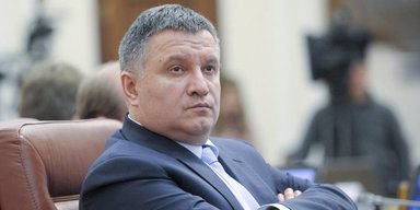 Аваков буде спостерігати і вибирати. Яка політична доля чекає на міністра МВС у разі відставки