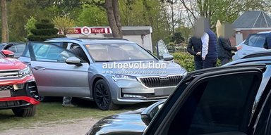 Нова Skoda Superb 2024 розсекречена за місяць до презентації (фото)