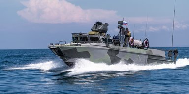 Дрон ГУР попал по десантному катеру "БК-16": как выглядит корабль и возможен ли ремонт (фото)