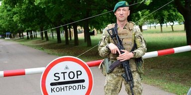 Справка и билет: как студентам выехать законно за рубеж