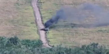 Бойцы ВСУ применили ударный дрон и уничтожили вражеский БТР-82 (видео)