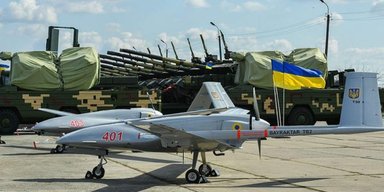 "Байрактар" возвращается: ударный дрон TB2 сжег российский катер под Херсоном (видео)