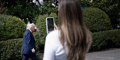 Дональд Трамп окружил себя клонами жены Мелании, – СМИ (фото)