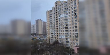 У Києві чоловік влаштував стрілянину з балкона на Позняках, — соцмережі (відео)