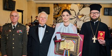 Филантропа и первую красавицу Украины Ангелину Усанову наградили орденами Королевы Анны и Святой Софии