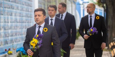 Зеленський проти всіх. Чи виграє президент битву з опозицією, олігархами і Заходом