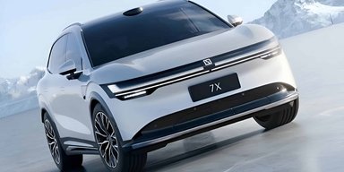 Geely і Volvo презентували нового конкурента Tesla Model Y із запасом ходу 700 км (фото)
