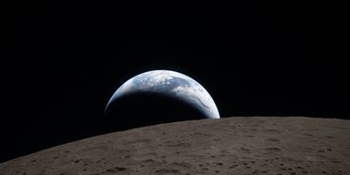 Заход Земли и полное затмение: NASA показало уникальные кадры с обратной стороны Луны