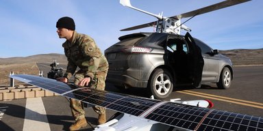 Летает на 1600 км: армия США показала выносливый БПЛА на солнечных батареях (видео)