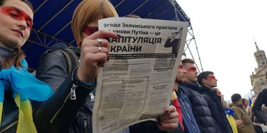 Опасность гражданской войны. О чем говорили митингующие на акции "Нет капитуляции" на Майдане