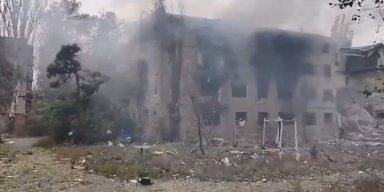 "Авдіївку намагаються спалити дотла": ЗС РФ штурмують місто четверту добу (відео)