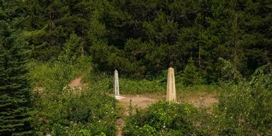 Самая длинная в мире граница между странами более странная, чем выглядит на карте (фото)