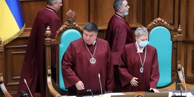 Третий лишний. Кто станет жертвой конституционного кризиса — президент, Рада или суд?