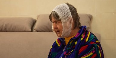 "Взяла до руки ніж і вийшла": жінка, яка вижила після розстрілу ЗС РФ родини на Донеччині, розповіла, як це було