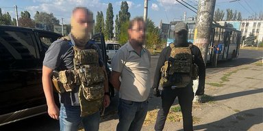 У Херсоні затримали священника УПЦ, який торгував російською зброєю, – СБУ (фото, відео)