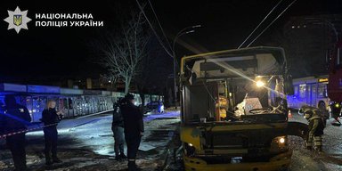 Взрыв в Киеве: на Виноградаре во время движения сдетонировал автобус, подробности (видео)