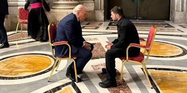 "Хороша зустріч": Зеленський розповів про деталі розмови з Трампом у Римі (фото)
