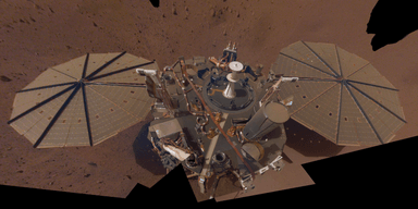 Погрузился в спячку. Марсианский посадочный модуль NASA InSight застрял в пыльной буре