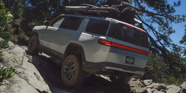 Електропозашляховик Rivian встановив незвичайний рекорд на бездоріжжі (відео)