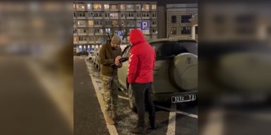 "Я не оставлю их в покое": СМИ нашли военного, который "раздавал повестки" в Польше (видео)