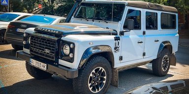 В Україні помітили рідкісний Land Rover Defender: було випущено 600 таких авто (фото)