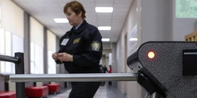 Зона опасности. Как в Украине охраняются школы и что делать, если в школе начнут стрелять