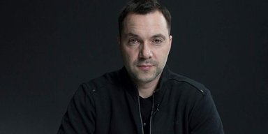 "По первому варианту война закончится за две недели, по второму – в середине апреля", — Арестович