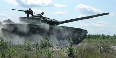 Розлетівся на частини: ЗСУ знищили ворожий танк за $3 млн (відео)