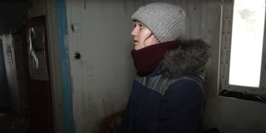 Живуть у чужих людей: переселенці двічі втратили житло, тікаючи від ударів РФ (відео)