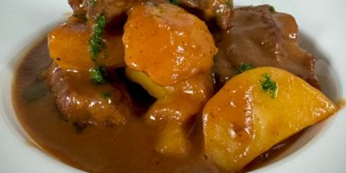 Телятина, томленная с картошкой: рецепт вкуснейшего блюда от одессита