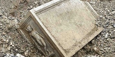 Случайная находка привела к открытию: в Италии нашли древнеримский погребальный алтарь