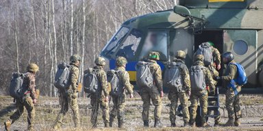 В Украине резко повысят выплаты военным: названы новые суммы