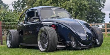 Божевільний тюнінг: британець схрестив старий Volkswagen 60-х та спортивний Porsche (фото)