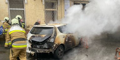 В центре Киева сожгли авто волонтера, который помогал ВСУ, — СМИ