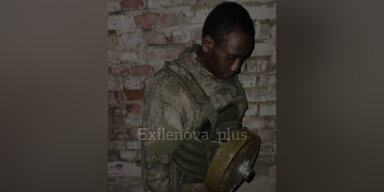 Россияне превратили африканского наемника в камикадзе, прицепив на него мину (видео)
